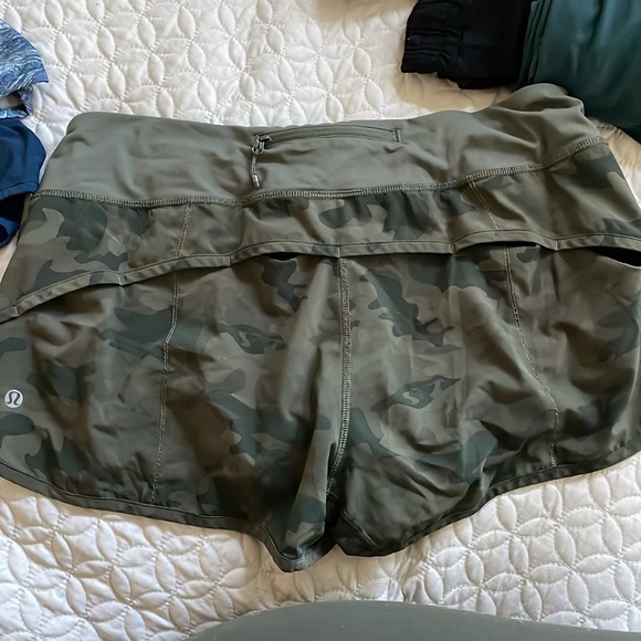 RARE- Lululemon Speed Short Camo, good/great condition. - Picture 3 of 3